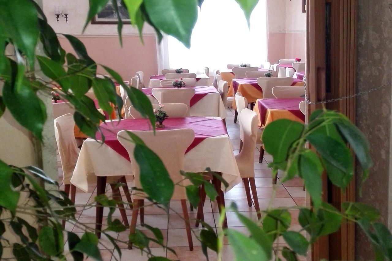 Hotel Carol Cesenatico Exterior photo